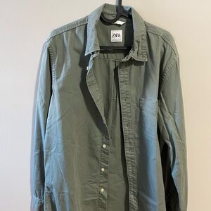 Zara Men's sage green medium oxford button down